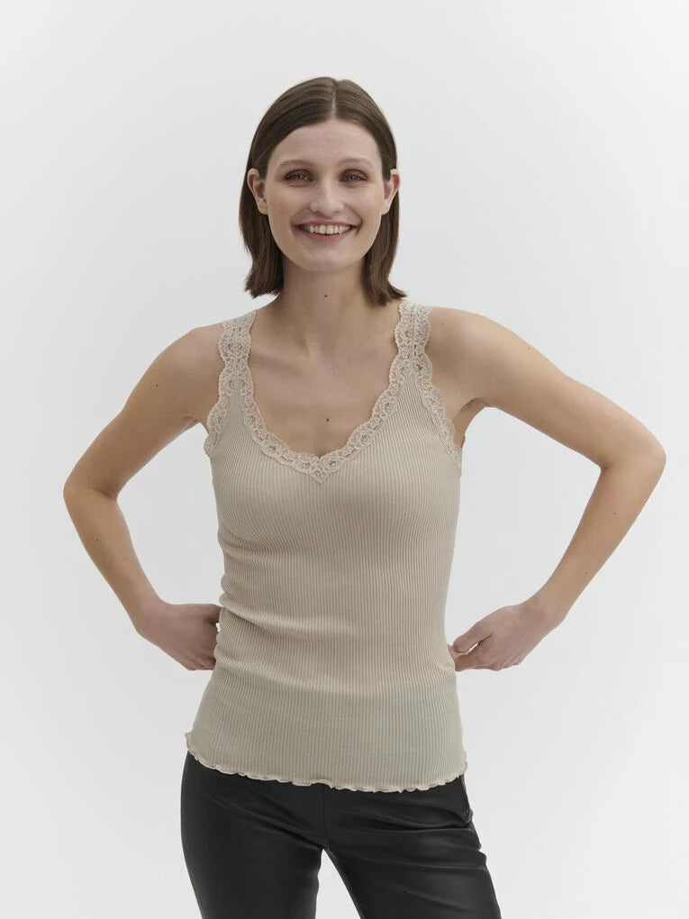 RMWBalta Rosemunde Top | Balta Modal Lace V-neck Top | Cacao