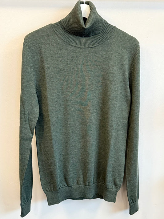 SibinLinnebjerg Højhalset Bluse | Jagger | 100% Merino Wool | Melange Green | Unisex model